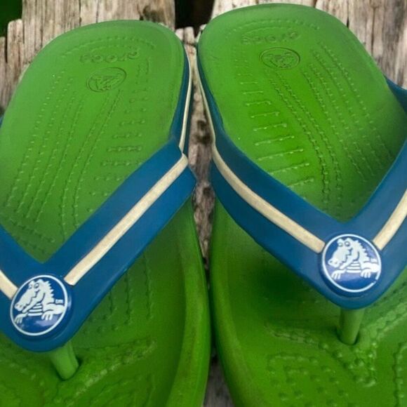 Crocs Neon Green Blue Flip Flop Style Slip-on Shoe Sandal Kids Size 1 - Picture 7 of 8